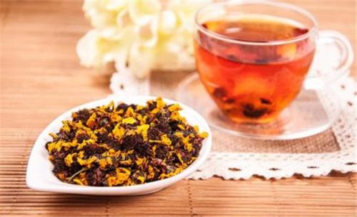 「菊花冰糖茶」春夏之交的时候可以多喝一些菊花冰糖茶